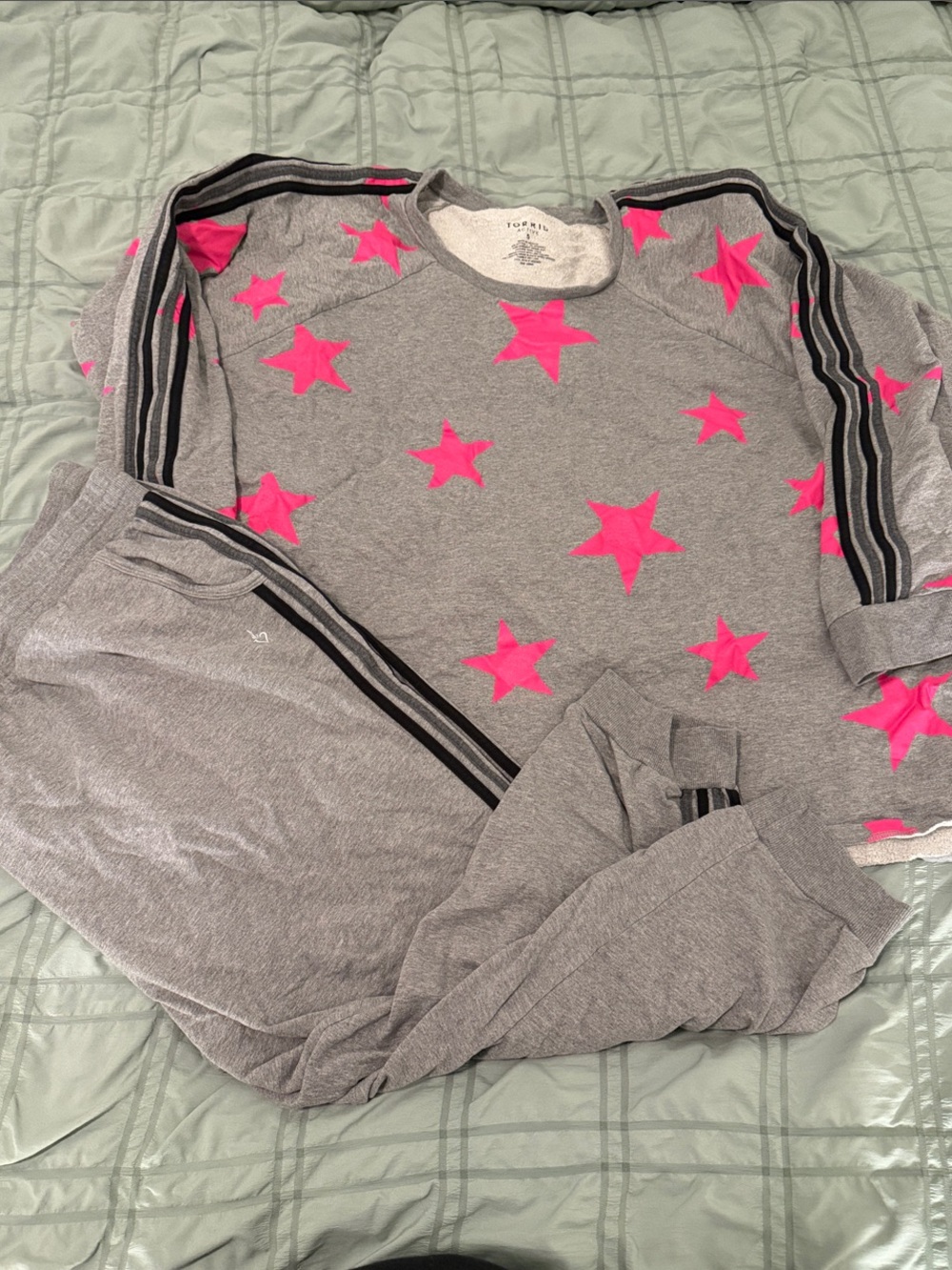 torrid Gray sweat suit Set with Hot Pink Stars